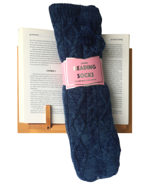 READING SOCKS : NAVY CABLE KNOT WOMEN